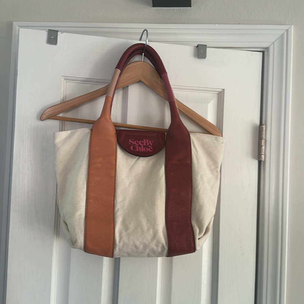 See by Chloé
Authentic (button for authenticity) Small, clean tote
